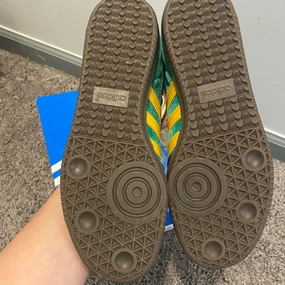 Adidas Samba Green and Yellow Velvet shoes - Picture 3 of 4
